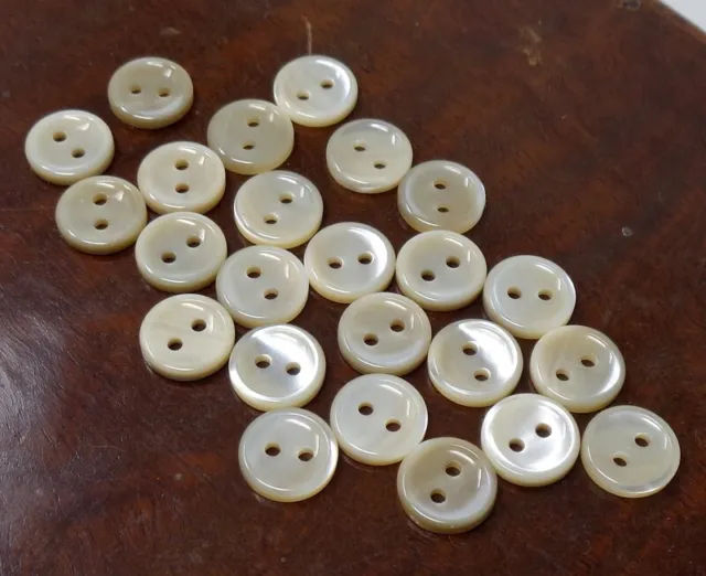 Lot de 24 Boutons anciens en nacre - Mercerie vintage