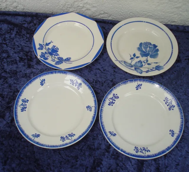 4 assiettes plates en porcelaine opaque Digoin, FB, ML, décor floral bleu