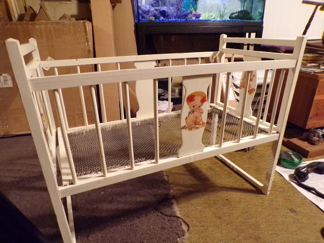 Antique White Solid Baby Crib