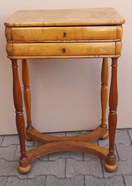 schöner antiker Biedermeier Kirschbaum Nähtisch mit 2 Schubladen und Nadelkissen