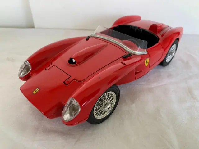 1957 Burago Ferrari 250 Testa Rossa 1/18 Scale Diecast Model Diplay Car Italy