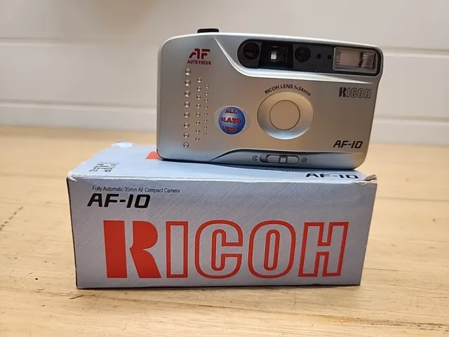 RICOH AF-10  Compact 35mm Point and Shoot   Like New In Box