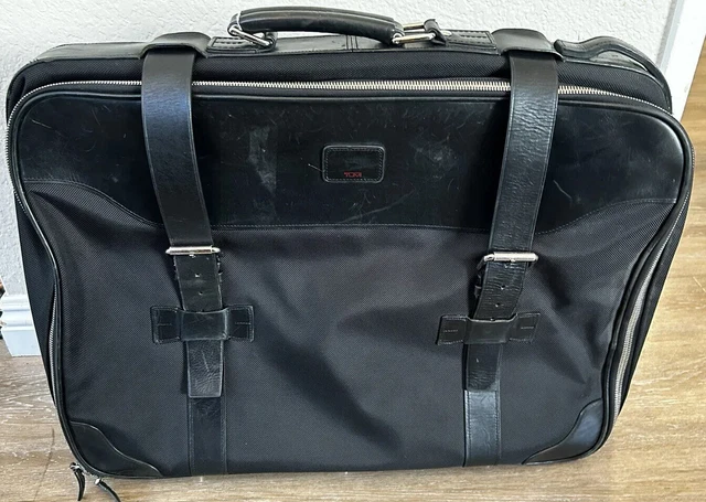 Tumi Townhouse Crawford Two piece Set 28” & 24”Black  Wheeled Suitcase Nesting