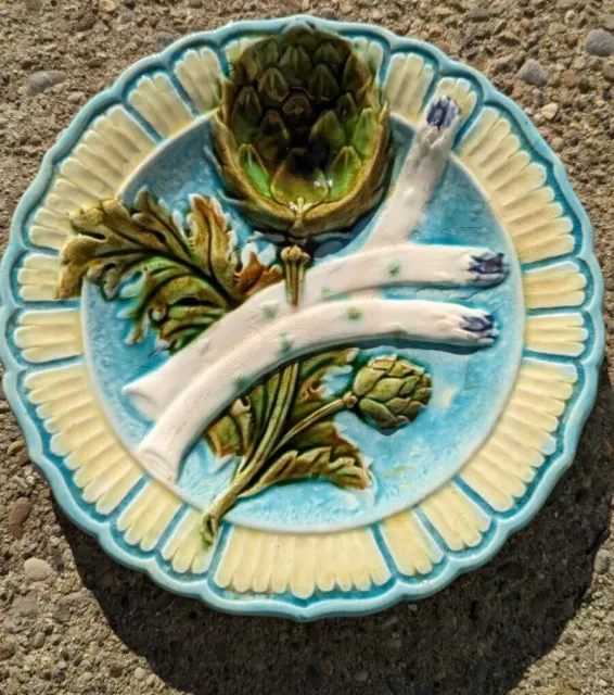 Assiette en faïence à asperges et artichauts du 19e siècle, Salins-les-Bains