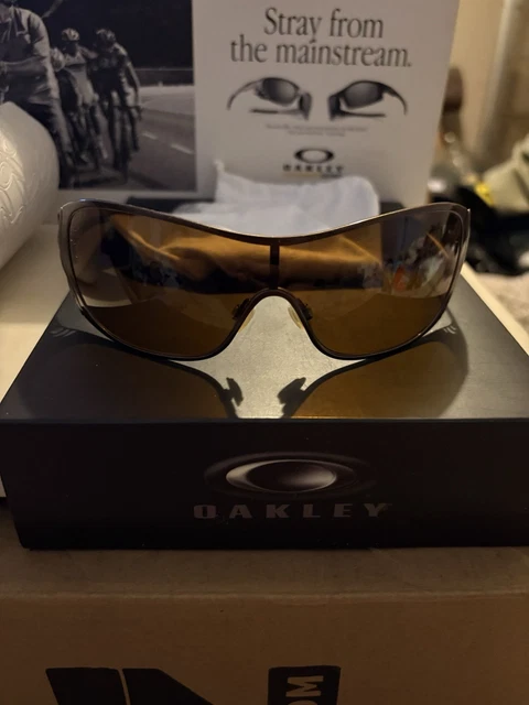 OAKLEY LIV SUNGLASSES 05-670 Polished Chocolate/Dark Bronze  display picture 3