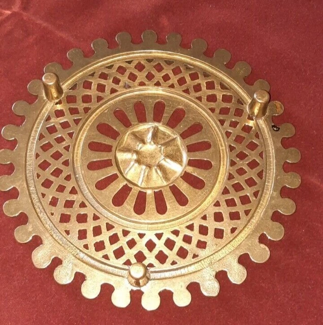 Dessous de plat rond en aluminium ajoure motif fleuri vintage annees 60 - Arts de la table