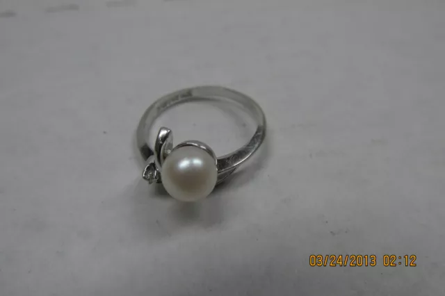 14K Gold Ladies Ring with Pearl & Accent Diamond  3.0 Grams 14K White Gold