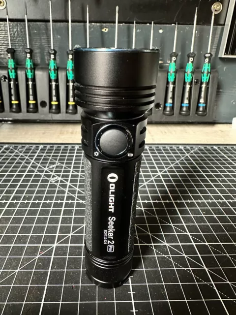 Olight Seeker 2Pro Hochleistung LED Taschenlampe Schwarz 3200Lumen +Zubehör  OVP