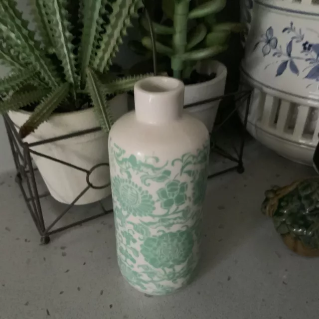 Collectable China Chinese Green White Porcelain Snuff Bottle