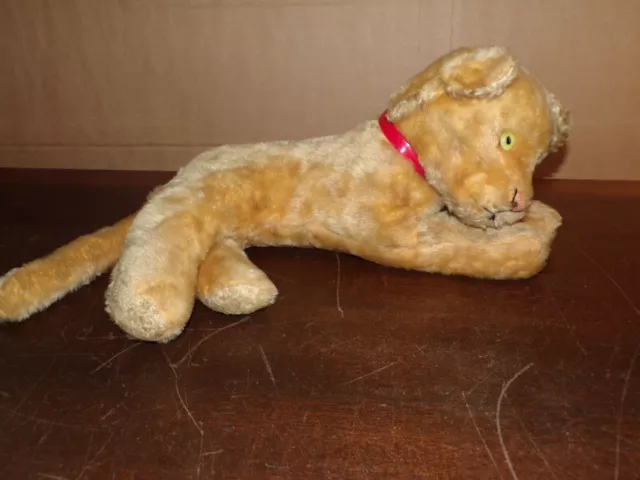 Ancienne peluche lion bourré de paille ( 40 cm de long , 26 cm large )