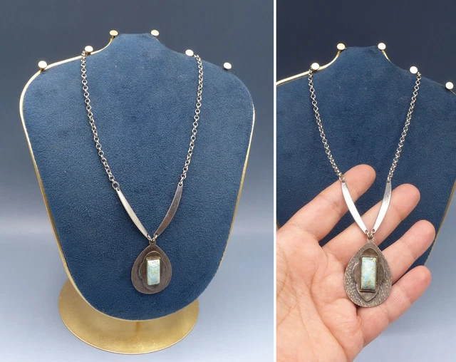 Ravissant collier ancien en métal et perles de verre bleues, circa 192