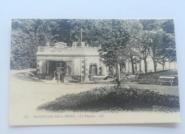 CPA 61 BAGNOLES DE L'ORNE - La piscine