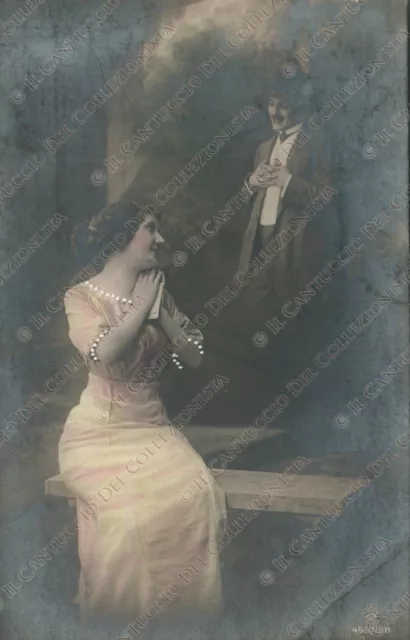 1913 Donna innamorata pensa al suo amato Foto cartolina
