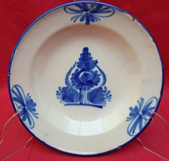 Assiette en céramique aragonaise fin XVIIIe début XIXe siècle