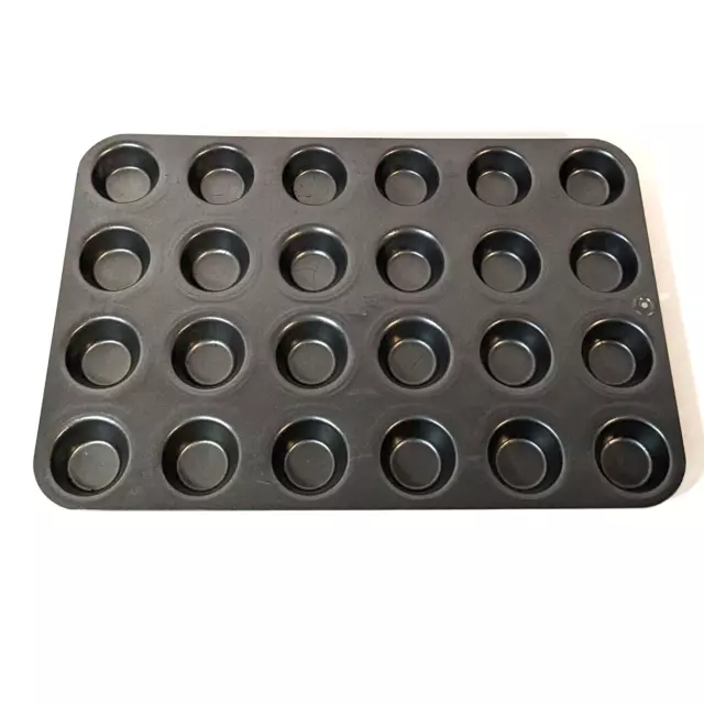 Pampered Chef LARGE MUFFIN PAN #100595 New (g323K)