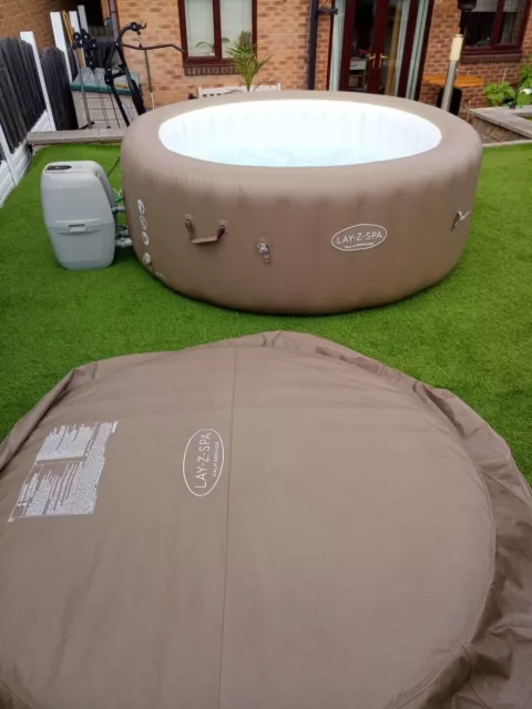 4 - 6 Persons Bestway Hot Tub Lay-Z-Spa Palm Springs Inflatable And Portable