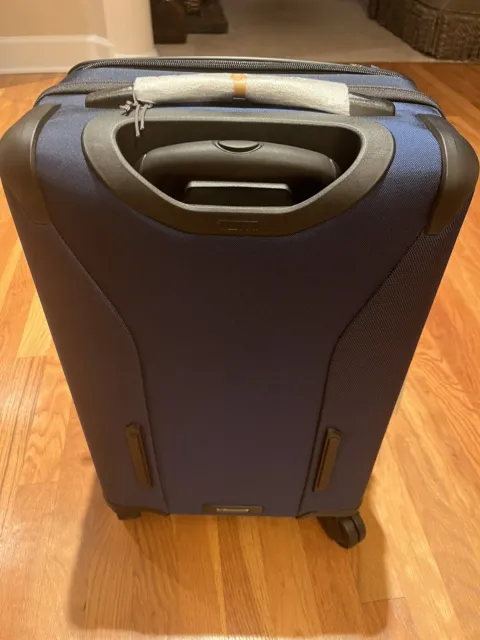Tumi Merge International Carry On Luggage Expandadle  NAVY BLUE 3