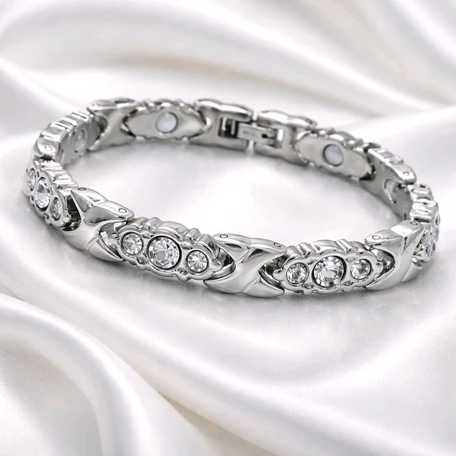Bracelet en or rose serti d'un diamant