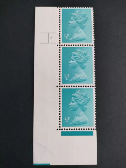 GB QEII 1971 1/2p Turquoise-blue Cylinder Number 2 No Dot. SGX841 MNH Strip of 3