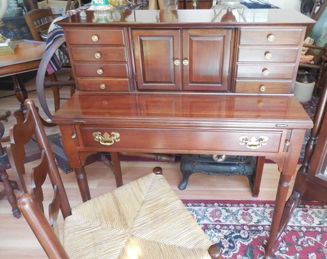 Cherry PENNSYLVANIA HOUSE Desk with Matching Chair Cherry PENNSYLVANIA HOUSE Desk with Matching Chair