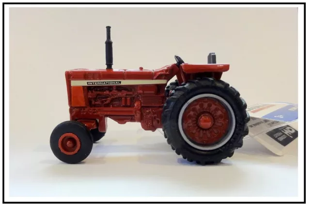 International Wide Front Tractor Red #46573 Diecast Ertl/Tomy Scale 1/64