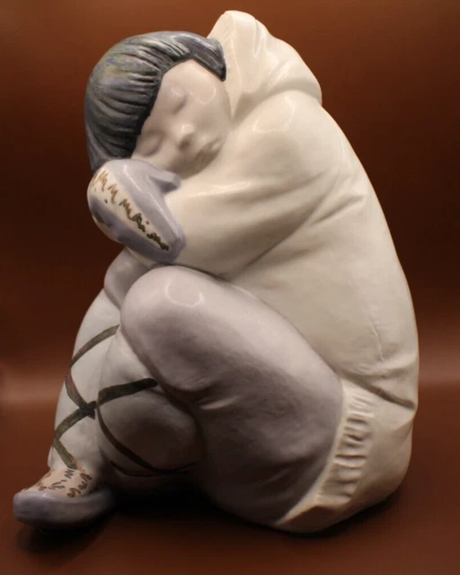 Lladro Porcelain Figurine Eskimo Slumber Napping Boy Glossy Finish  2540