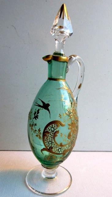 Carafe cristal vert et Or émaillée Legras: Hirondelle en vol + rinceaux Louis XV