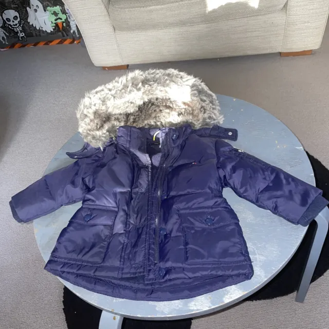 Cappotto invernale imbottito ragazzo Tommy Hilfiger con cappuccio foderato in pelliccia sintetica rimovibile
