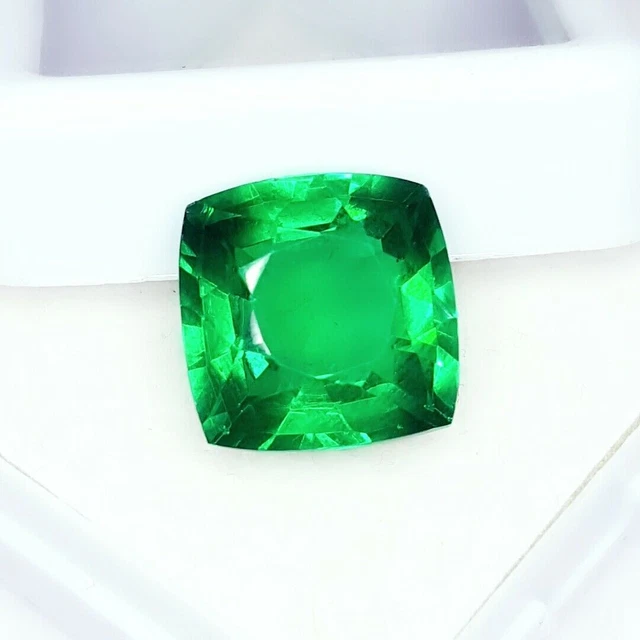 Très beau grenat vert du Brésil de 9,62 carats avec certificat .