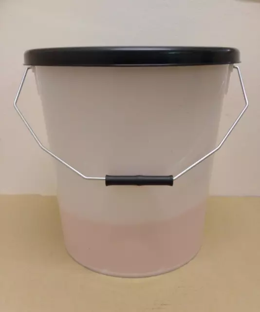 10 x 15L Natural Plastic Buckets and Black lids