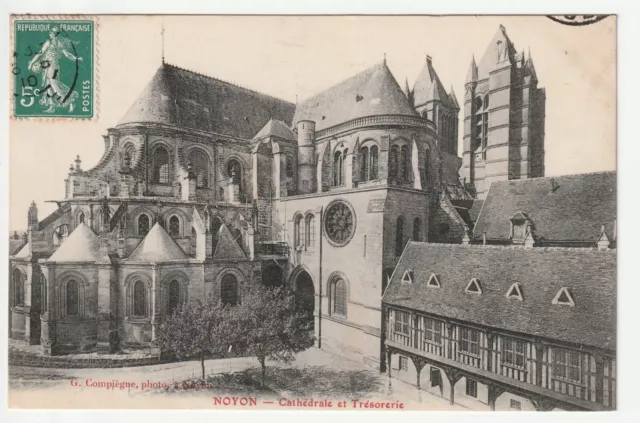 NOYON - Oise - CPA 60 - la Cathedrale et la trésorerie