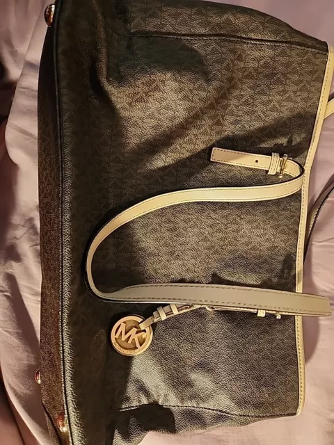 Michael Kors Signature Jet Set East West Top Zip Tote w/Logo