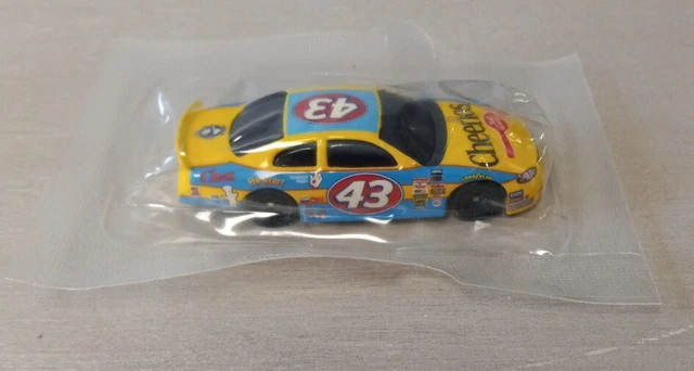 Hot Wheels 01 Intrepid #43 Cheerios Salute To Richard Petty 1:64 Scale Diecast