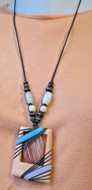 Collier Vintage Pendentif Grand Format Inspiration Ethnique - Doré Alliage - Bon état Rétro
