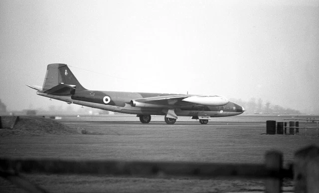58 Sqn, Canberra PR.7, WH796 at RAF Wyton, 18 Feb 1968 - B&W Neg_6165