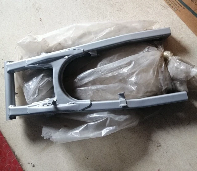 322228  GILERA RV 125/200 BRACCIO OSCILLANTE POSTERIORE EPOCA grigio