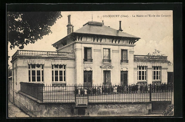 CPA Gilocourt, La Mairie et l´Ecole des Garcons 1914