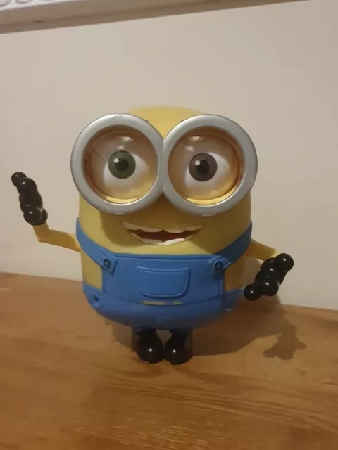 Despicable Me Minion Bob Talking Closes Eyes