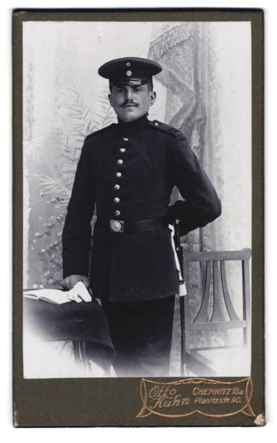 Fotografie Otto Kühn, Chemnitz, Planitzstr. 90, Portrait sächsicher Soldat in U