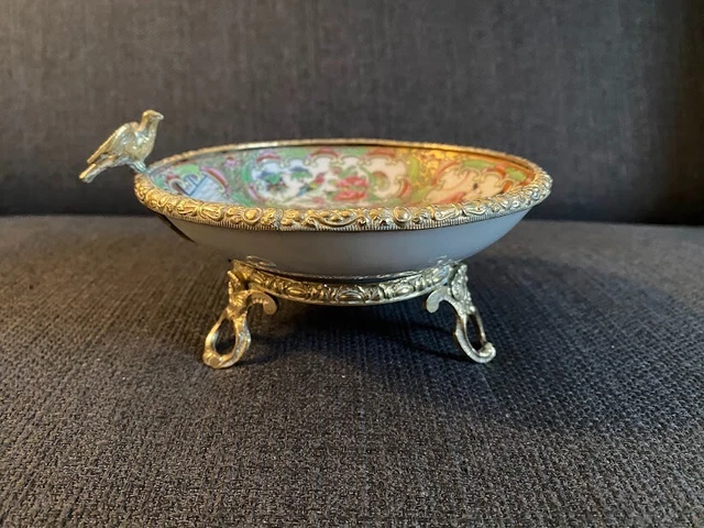 Coupe en porcelaine de Canton et monture en bronze doré XIXème