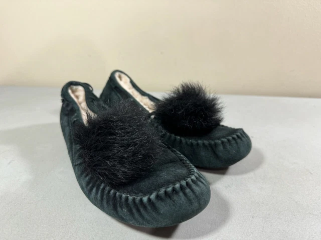 Ugg dakota pom pom black 2025