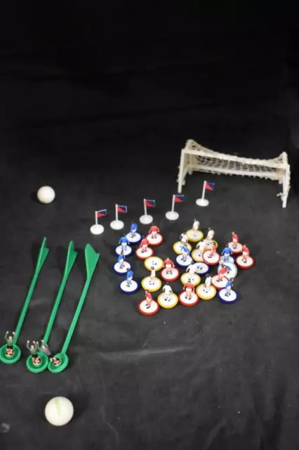 Subbuteo Players Goal and 3 Goalies Yellow Blue and Red Players & 2 Balls