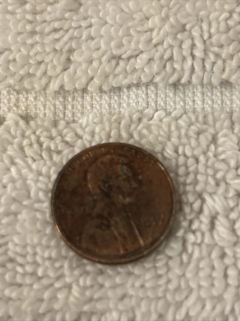1997 D Lincoln Penny Damage On  Face And Check