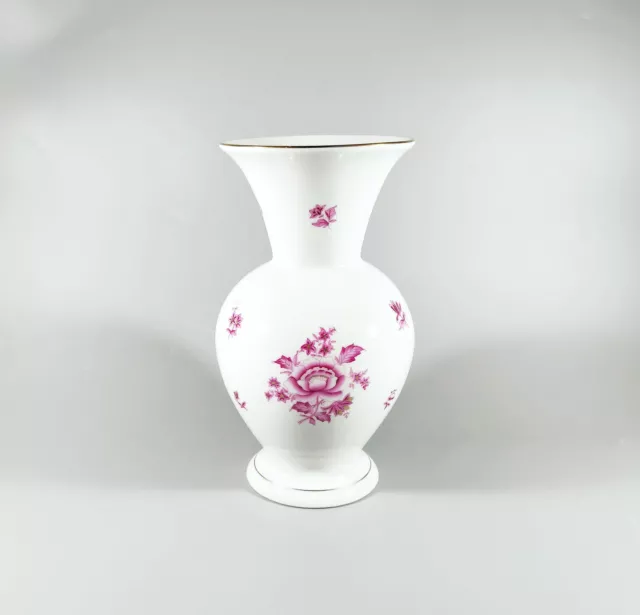 Herend, Raspberry Nanking Bouquet Vase 8", Handpainted Porcelain ! (H026)