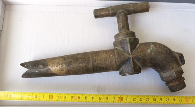 18th bronze faucet. ancien robinet d'eau. en Bronze 18èmes louis 16