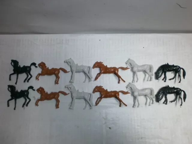 Konvolut 12 Merten Kunststoff Figuren Pferde Wildwest Rohlinge zu 4cm