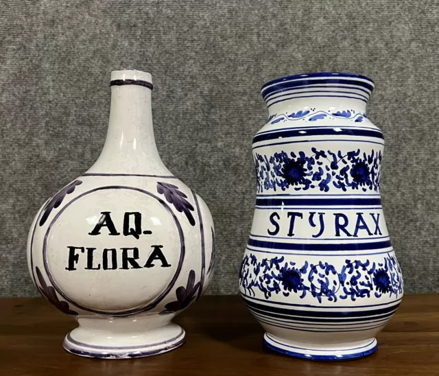 Deux grands pots Italiens de Pharmacie en céramique époque XXeme siècle