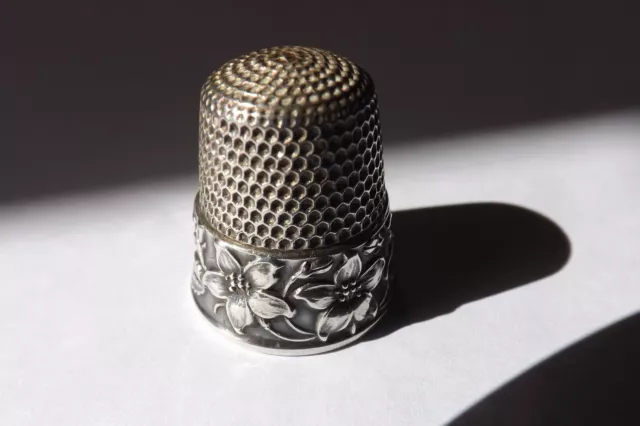 Solid Silver Thimble Flowers Design 2.25Cms (4195)