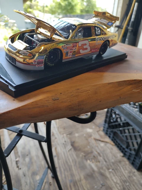 2000 Dale Earnhardt 1/24 Gold Goodwrench Service Plus
