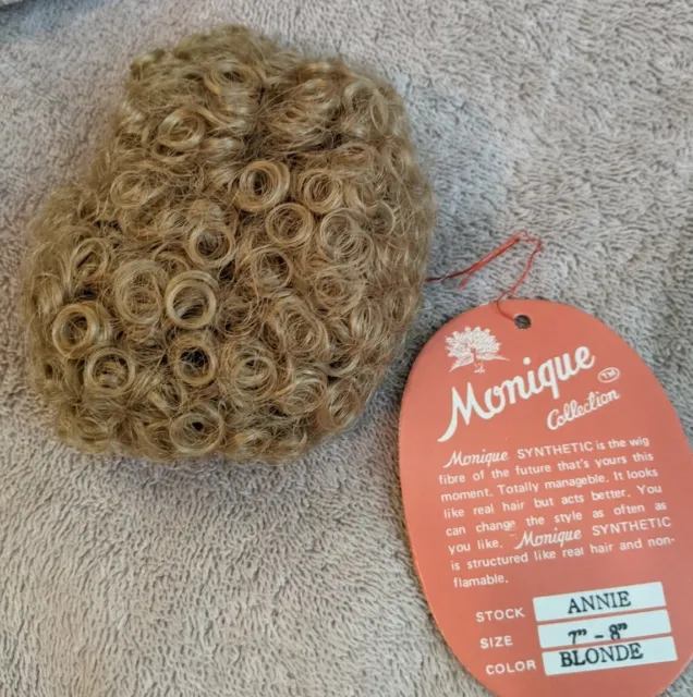 NOS dark blonde monique annie curly hair wig size 7-8